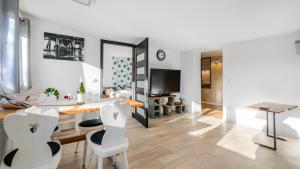 Sunny - BillBerry Apartments