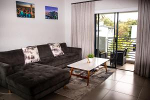“Pop Inn” modern apartment in heart of Bryanston
