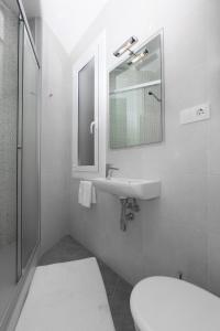 Three-Bedroom Apartment with Balcony room in Centric Sagrada Familia Apartments