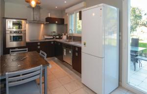 Maisons de vacances Lovely Home In Villen-Les-Maguelone : photos des chambres