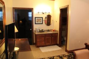 Caldwell Messenger Suites