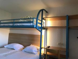Hotels Brit Hotel Essentiel Deltour Mende : Chambre Triple avec 3 Lits 
