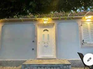 Dina’s house 2 - Plateies