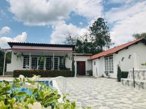 Hermosa Casa de campo grande con aire acon,wifi,piscina,billar !villa ensueño !