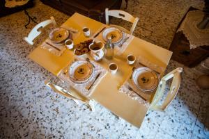 DOMUS CESARE - dimora storica totalmente in pietra nel cuore del centro storico con cabina doccia pietra in camera e zona relax esterna-historic residence entirely made of stone in the heart of the historic center with stone shower cabin in the room