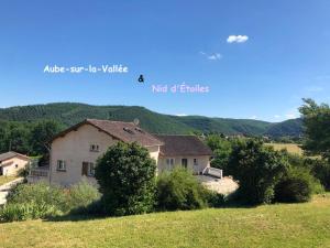 Maisons de vacances Trois gites ensemble dans le meme immeuble devant la piscine avec terrasses offrant une vue magnifique, dont une couverte au niveau de la piscine et vue sur la vallee a l'etage : photos des chambres