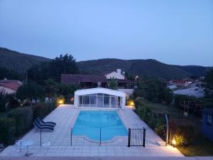 Maisons de vacances Trois gites ensemble dans le meme immeuble devant la piscine avec terrasses offrant une vue magnifique, dont une couverte au niveau de la piscine et vue sur la vallee a l'etage : photos des chambres