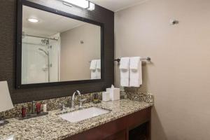 Deluxe Two Queens room in Sonesta Nashville Airport