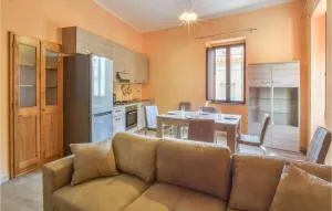 2 Bedroom Awesome Apartment In Cuglieri - 库列里