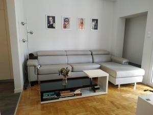 Fully renovated, family-friendly apartment, next to a huge green park, in Athens center