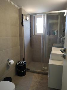 Fully renovated, family-friendly apartment, next to a huge green park, in Athens center