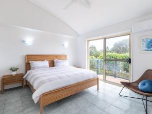 Baia Villa air con WiFi and views of Fingal Beach