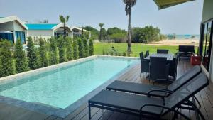 Lom Lay Beach Front Pool Villa Chaam, Huahin