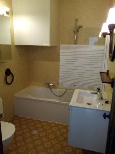 Ruim Appartement, frontaal Zeezicht, 2 slaapkamers, privé Parking mogelijk