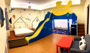 Phòng gia đình với phòng tắm riêng. (Family Room with Private Bathroom)