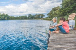 Family Lodge 50m from Lake with Sauna