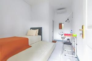 Shekinah Homestay & Cafe Waikabubak RedPartner