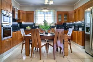 Villa Milon by PosarelliVillas