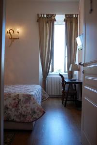 Large Double or Twin Room room in Piccolo Navy