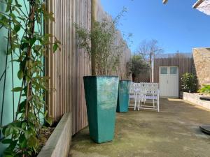 Maisons de vacances DU MANN petite maison jardin a 100m du port de Vannes avec PARKING : Maison 2 Chambres