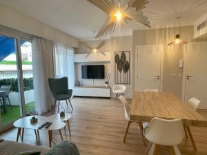 Reine Marie :Top floor Carré dor avec accès direct à la mer