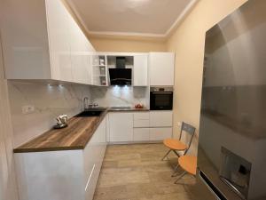 Joni & Joy Center Apartment