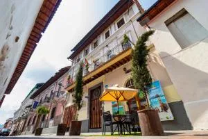Friends Hotel & Rooftop - Historic Center & Museums - Mindo