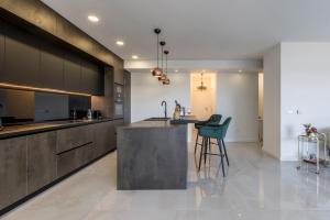 Carmen - Luxury 2-Bedroom Apartment - Downtown