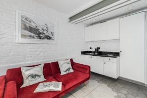 Old Town Underground Level Apartments by Renters