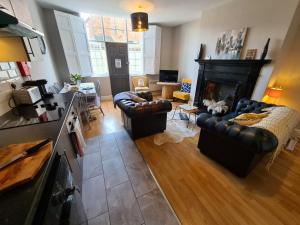Coopers, ground floor apartment with 2 bedrooms and 2 bathrooms within a Georgian listed building