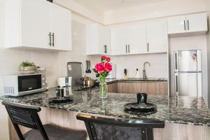 SILVERSTONE APARTMENTS -Modern Living 1 BR NEAR YAYA - GYM&POOL