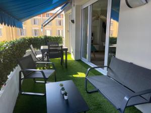 Reine Marie :Top floor Carré dor avec accès direct à la mer