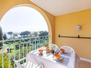 Apartment Les Calanques Spa Thalassothérapie-2 by Interhome - 雷以桑布尔