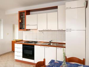 Apartment Buda - HVR215 by Interhome