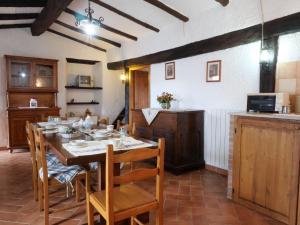 Apartment Rosa - Borgo la Civitella by Interhome
