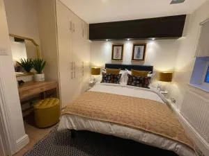 52 Lansdown Crescent - Golden Valley