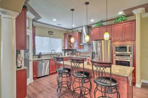 Manteca Home with Gated Yard about 2 Mi to Downtown