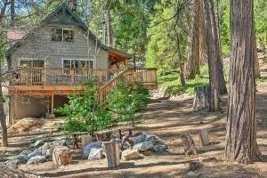 Game Room and Deck Oso Cozy Cabin in Arnold! - Dorrington