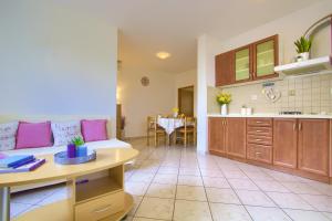 Charming and bright aptwalking distance to beach
