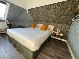 Hotels Hotel De Troyes : photos des chambres