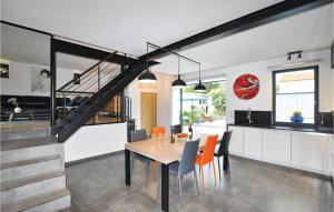 Maisons de vacances Cozy Home In Marquixanes With Private Swimming Pool, Can Be Inside Or Outside : photos des chambres