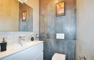 Maisons de vacances Cozy Home In Marquixanes With Private Swimming Pool, Can Be Inside Or Outside : photos des chambres