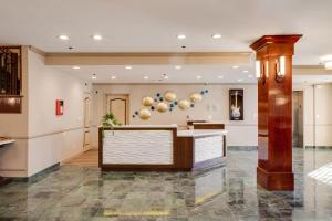 Ayres Hotel Corona - Riverside