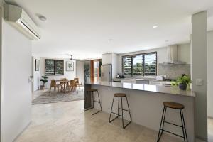 2 4 Meegera Place