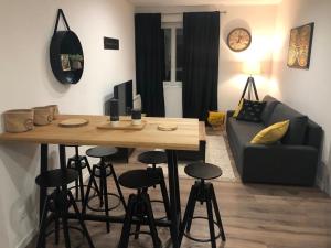 Logement à Brive proche centre-ville et campagne - climatisation, Wifi, coin exterieur et parking privés