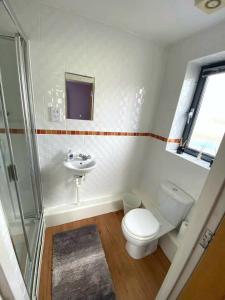 Lovely 2-Bedrooms Apartment Step to The Beach