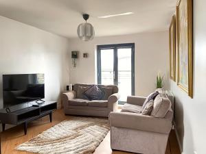 Lovely 2-Bedrooms Apartment Step to The Beach