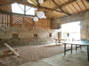 Maisons de vacances Gite Saint-Germain-Lespinasse, 7 pieces, 14 personnes - FR-1-496-6 : photos des chambres
