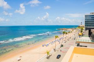 Farol Barra Flat. Vista Mar no Circuito do Carnaval . Em frente a praia.