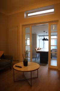 Crawford House - ScholarLee Living Apartments